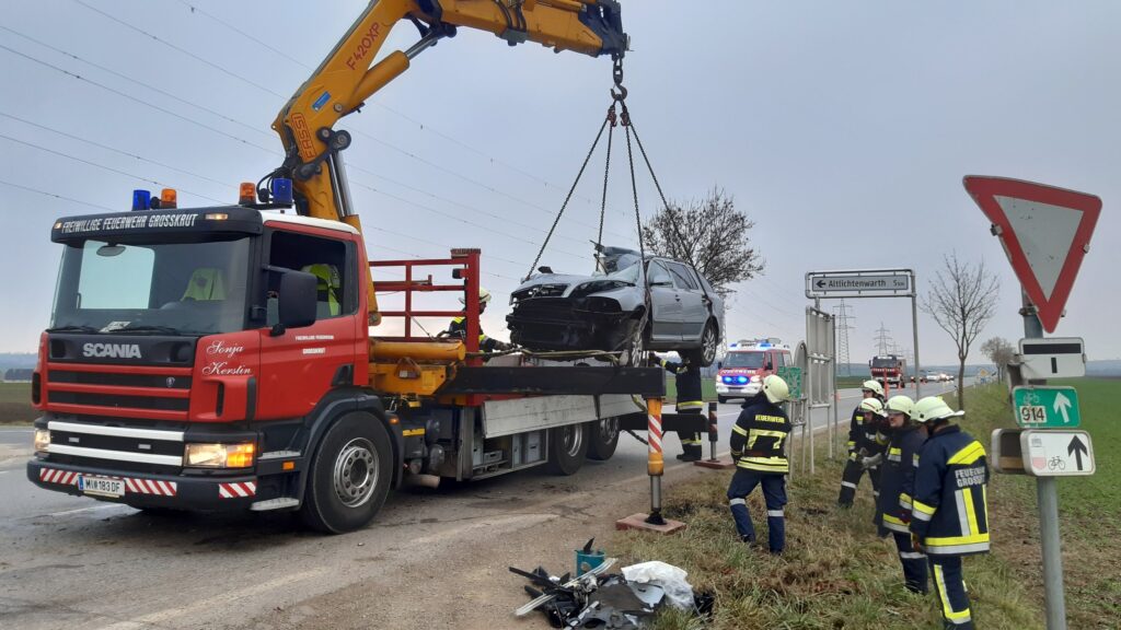 Verkehrsunfall mit Menschenrettung – 2021-11-21