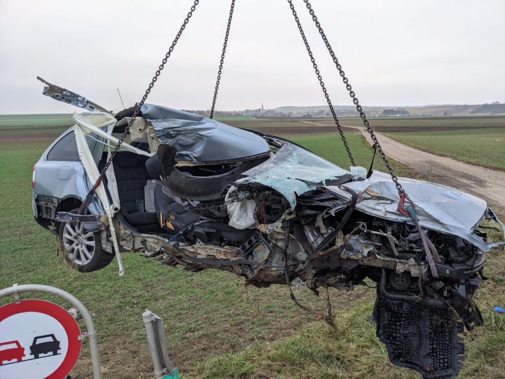 Verkehrsunfall mit Menschenrettung – 2021-11-21