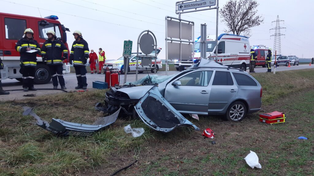 Verkehrsunfall mit Menschenrettung – 2021-11-21