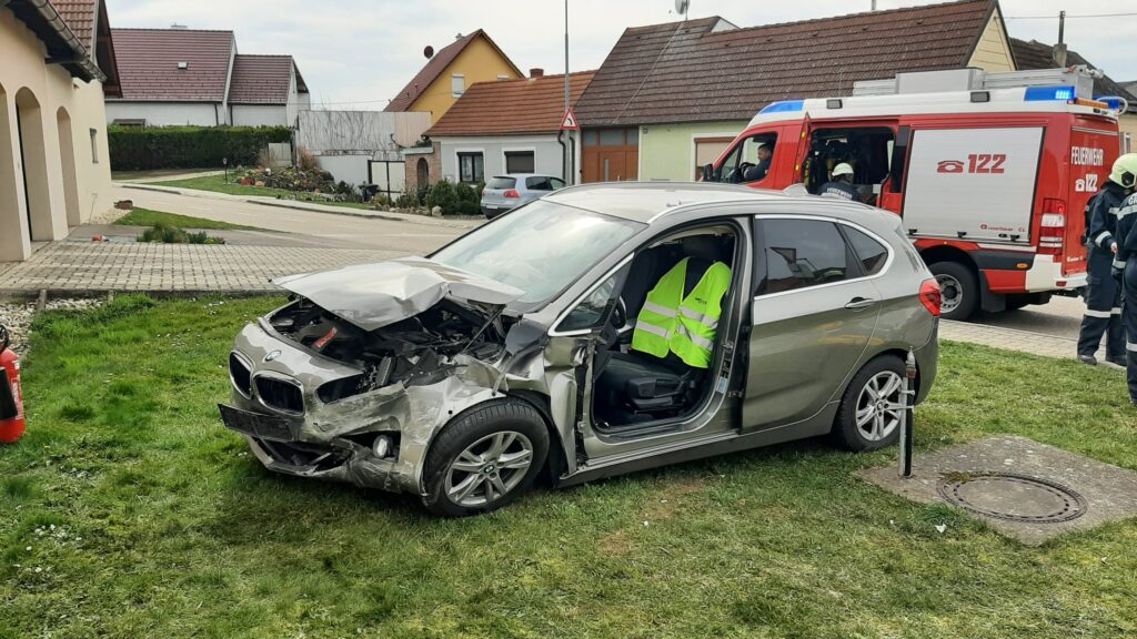 Verkehrsunfall mit eingekl. Person – 2023-03-24