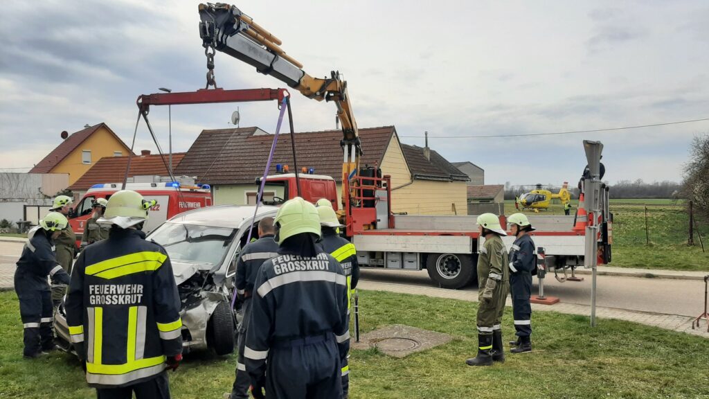 Verkehrsunfall mit eingekl. Person – 2023-03-24