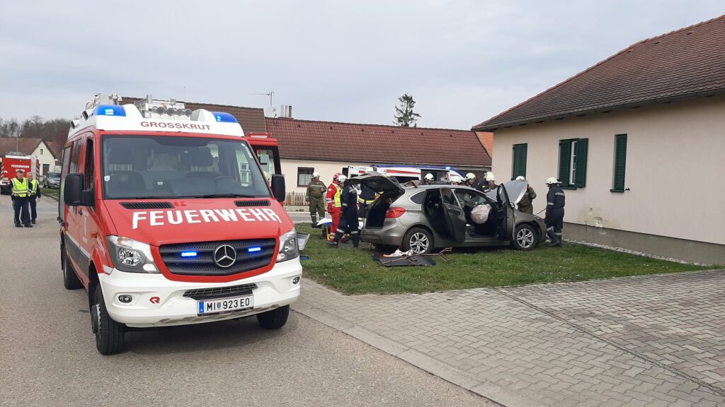 Verkehrsunfall mit eingekl. Person – 2023-03-24