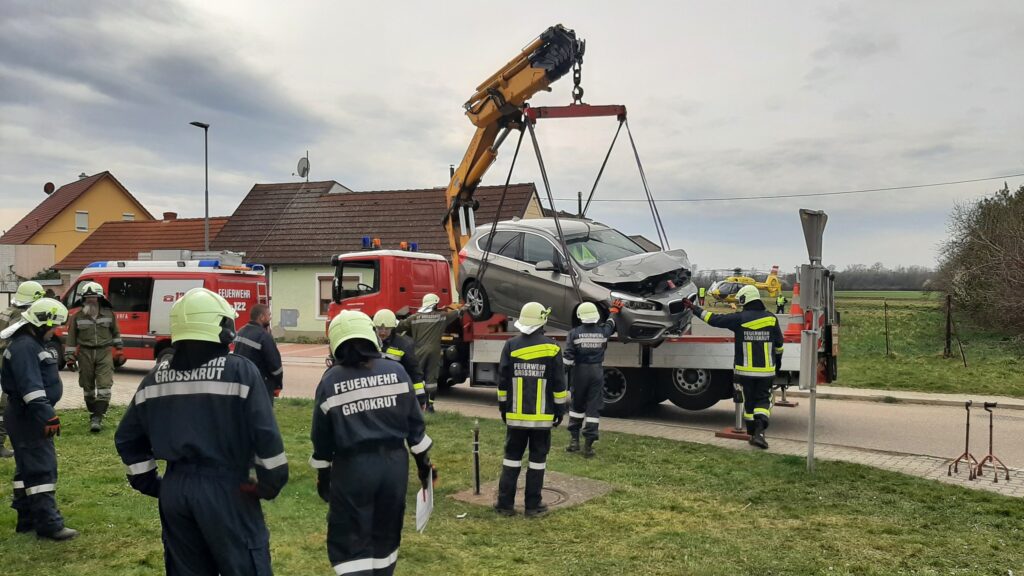 Verkehrsunfall mit eingekl. Person – 2023-03-24