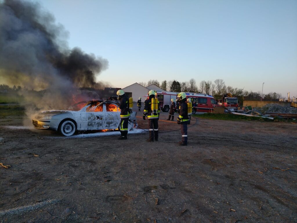 Löschübung Fahrzeugbrand