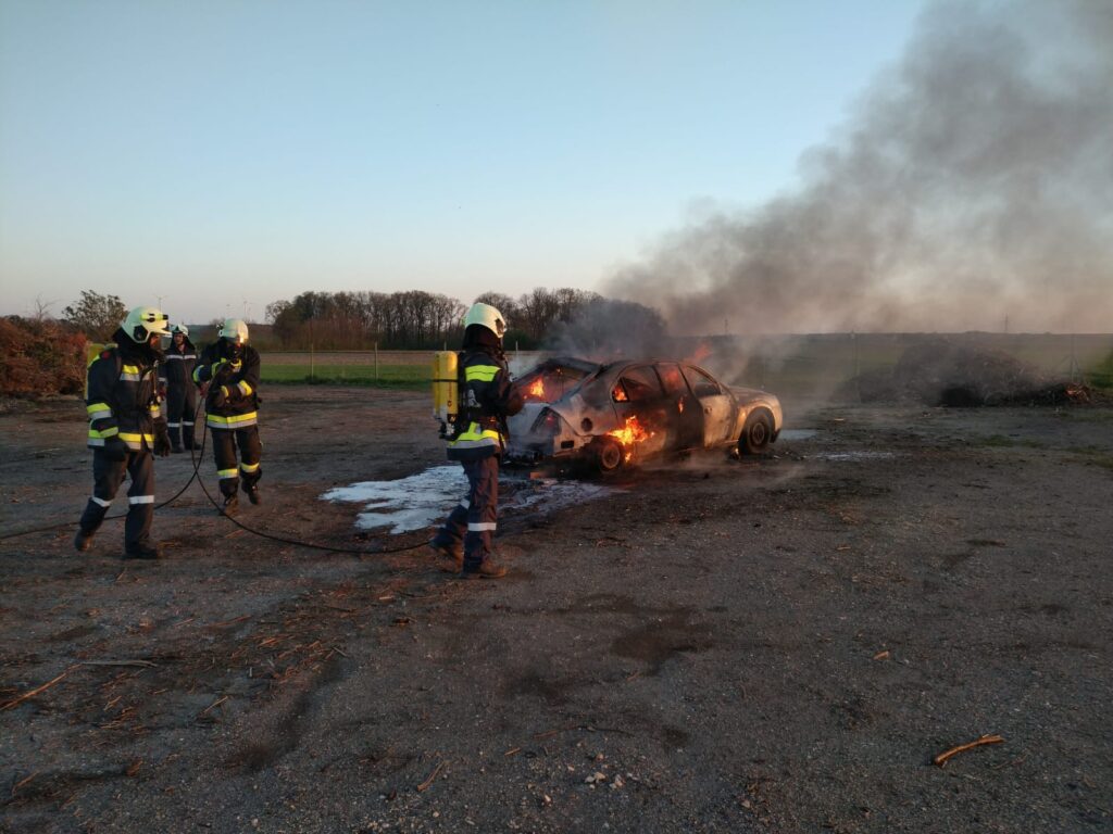 Löschübung Fahrzeugbrand