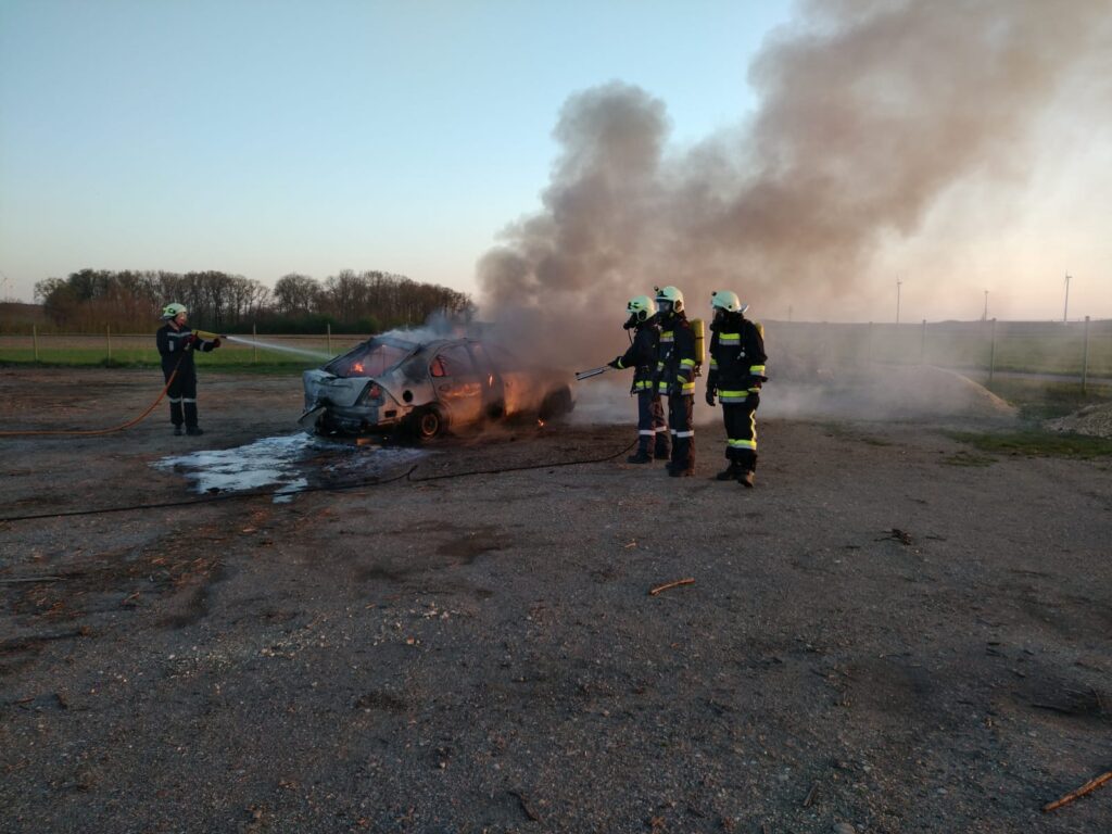 Löschübung Fahrzeugbrand