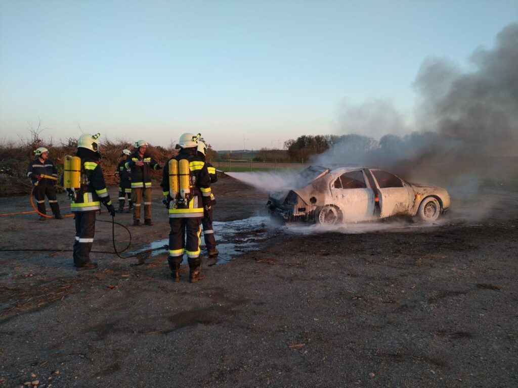 Löschübung Fahrzeugbrand