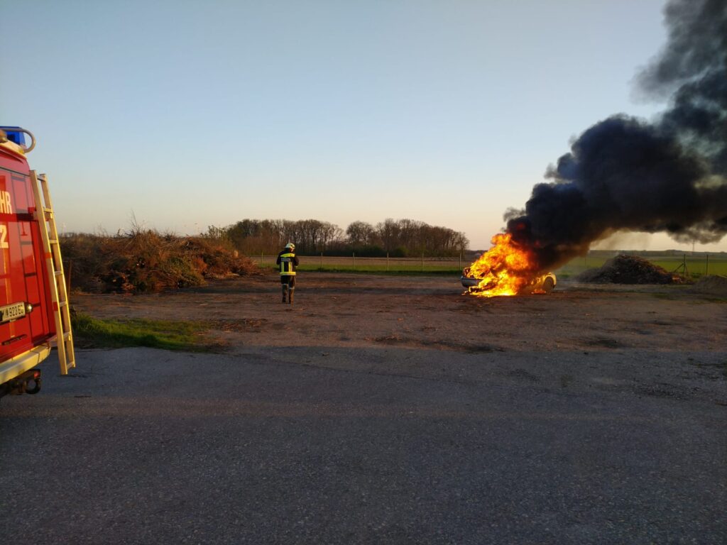 Löschübung Fahrzeugbrand