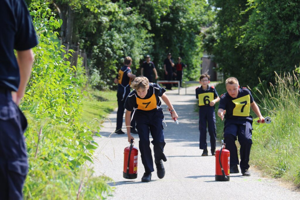 Pokal für die Feuerwehrjugend Großkrut, Pyhra