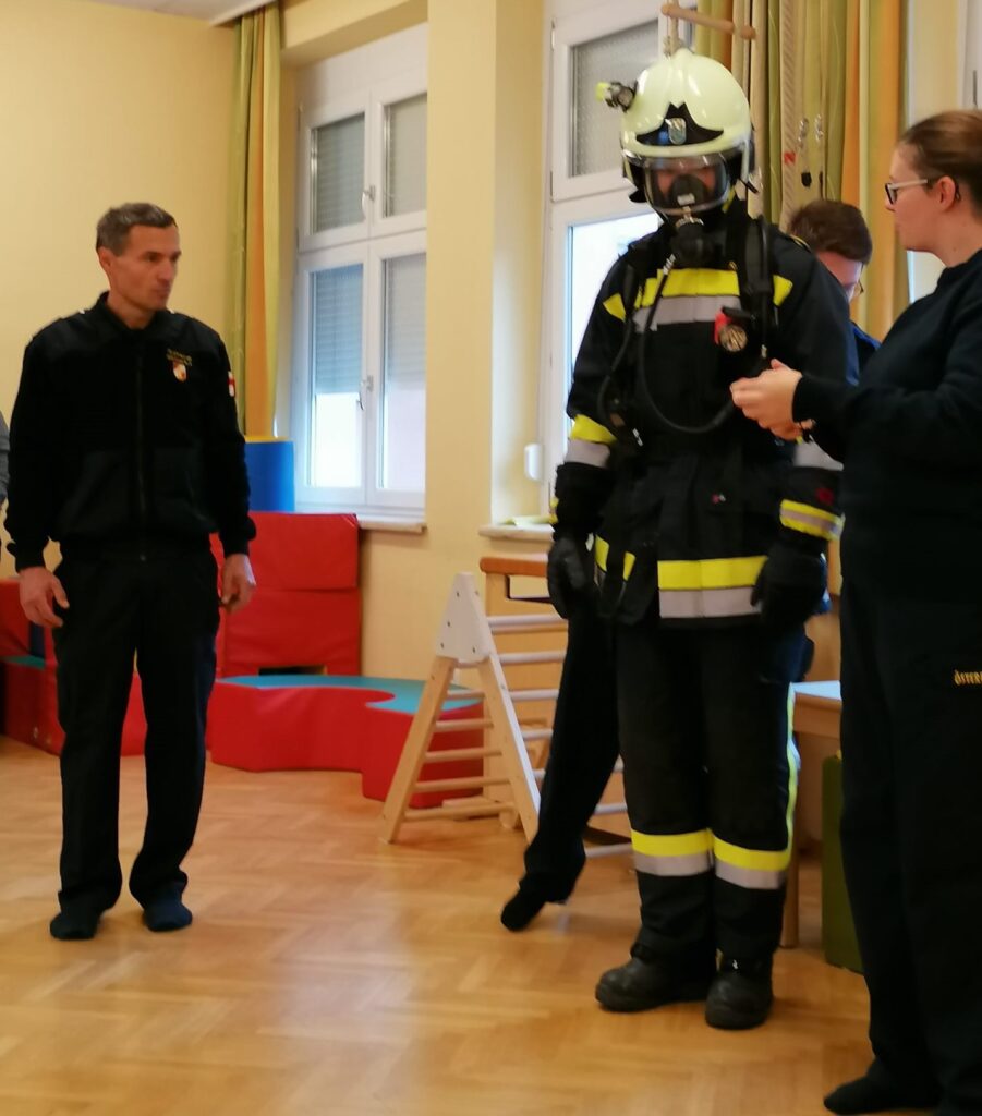 Besuch der Feuerwehr im Kindergarten