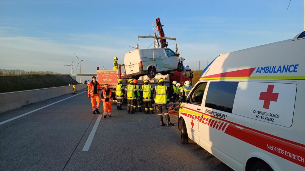 Verkehrsunfall mit Menschenrettung – 2025-04-14