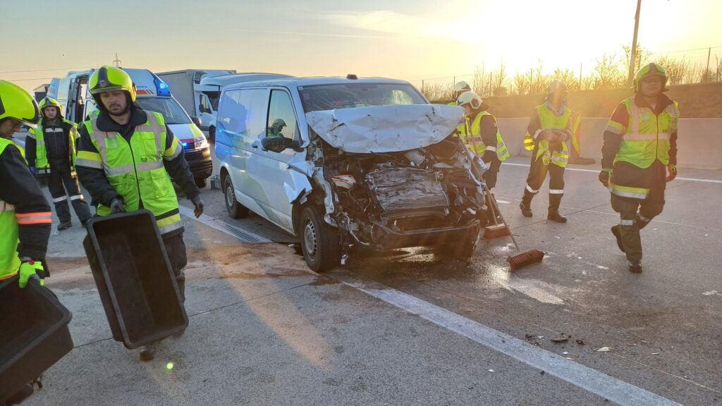 Verkehrsunfall mit Menschenrettung – 2025-04-14