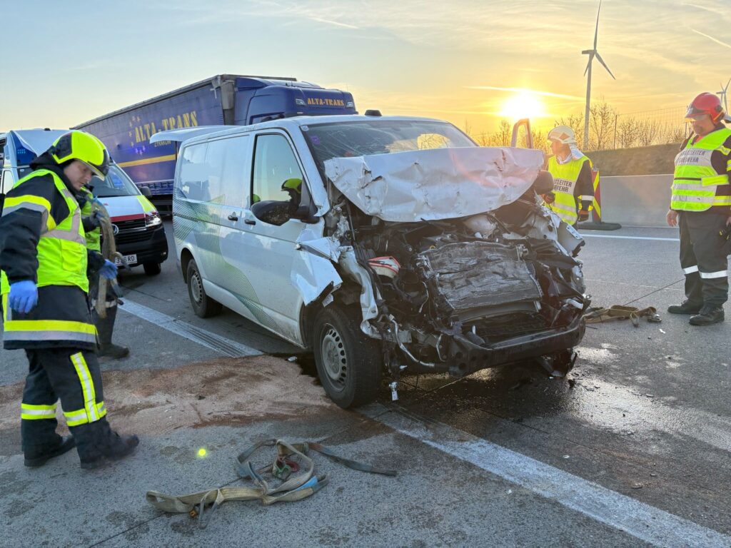 Verkehrsunfall mit Menschenrettung – 2025-04-14