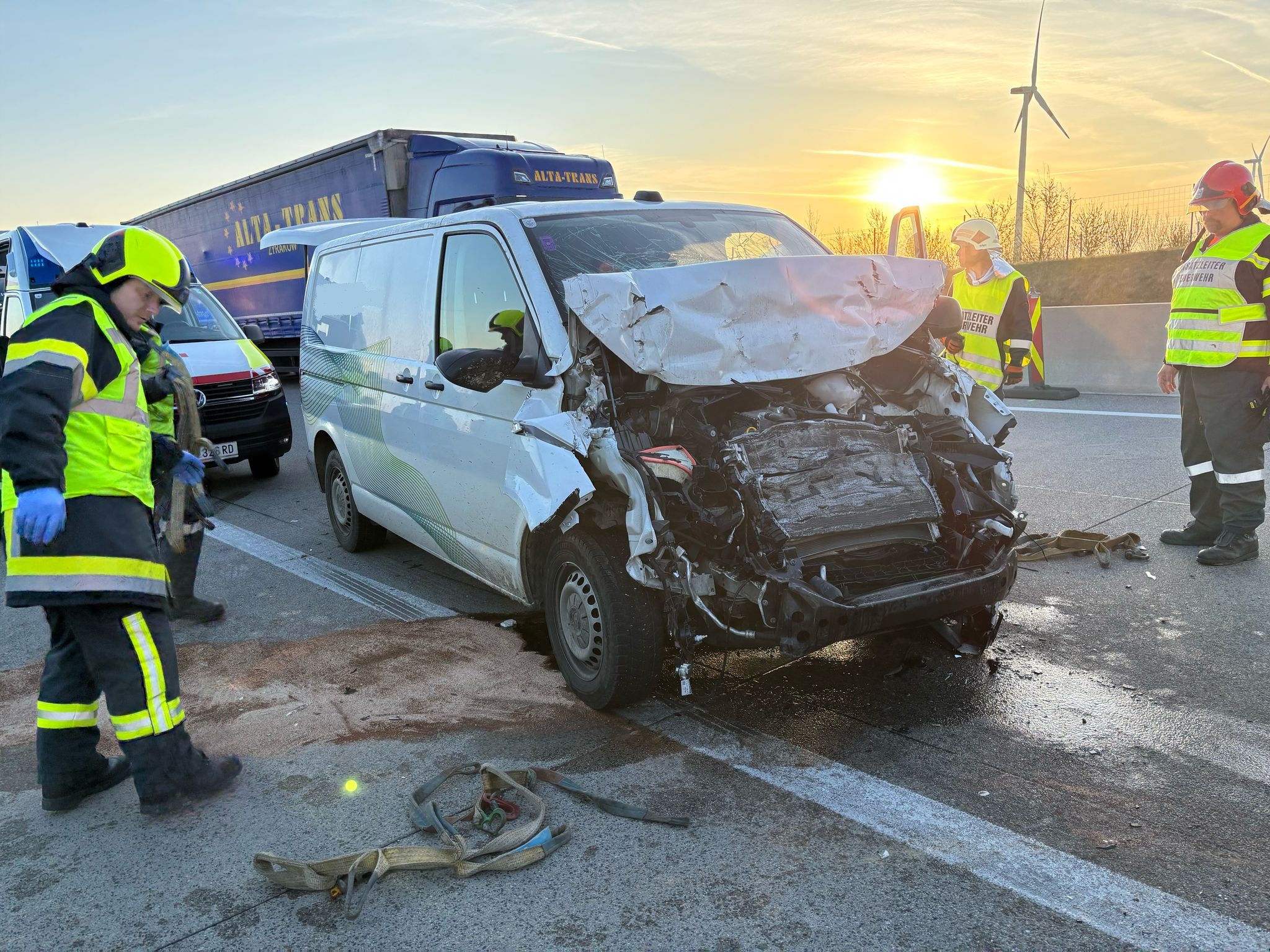 Verkehrsunfall mit Menschenrettung – 2025-04-14