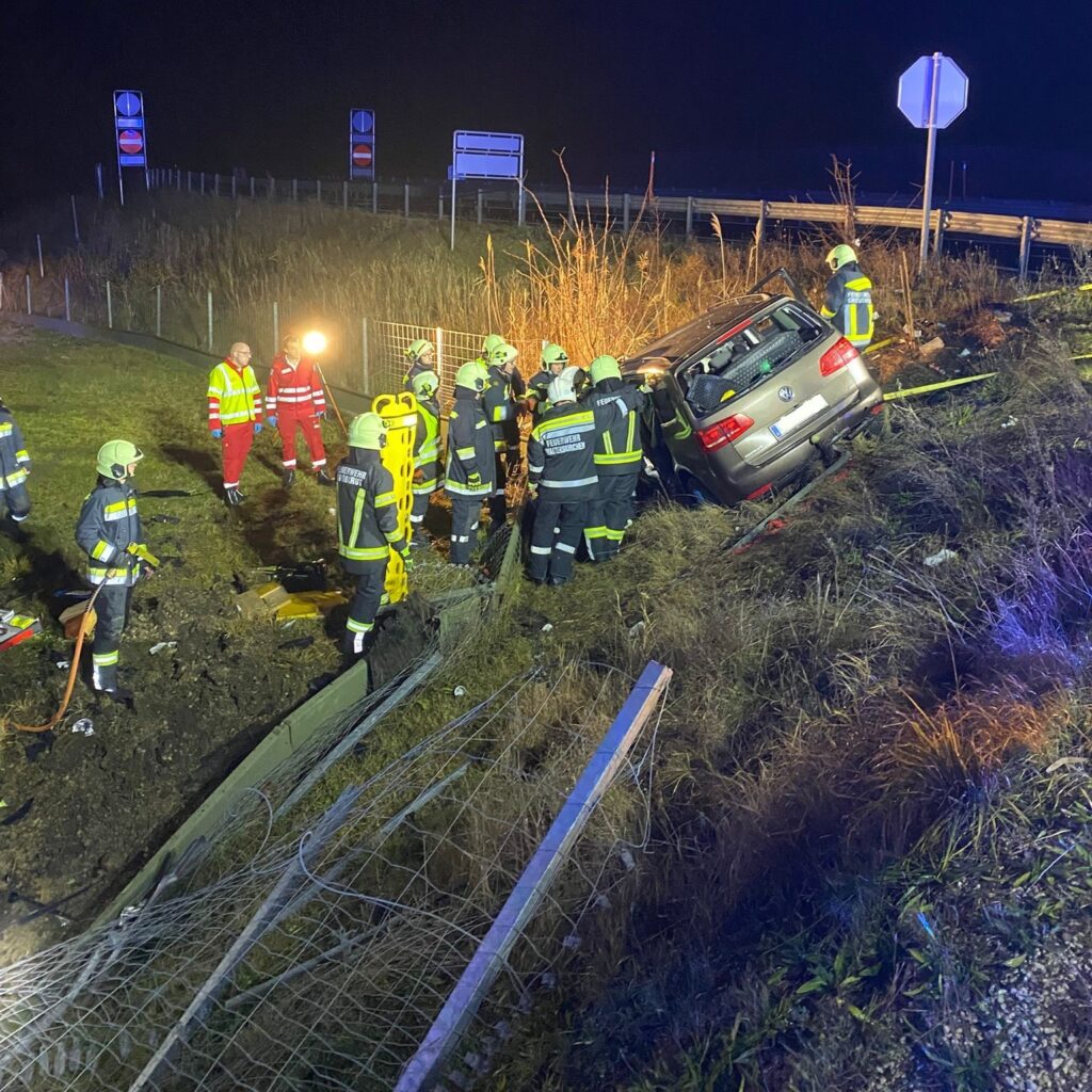 Verkehrsunfall mit Menschenrettung – 2025-12-08