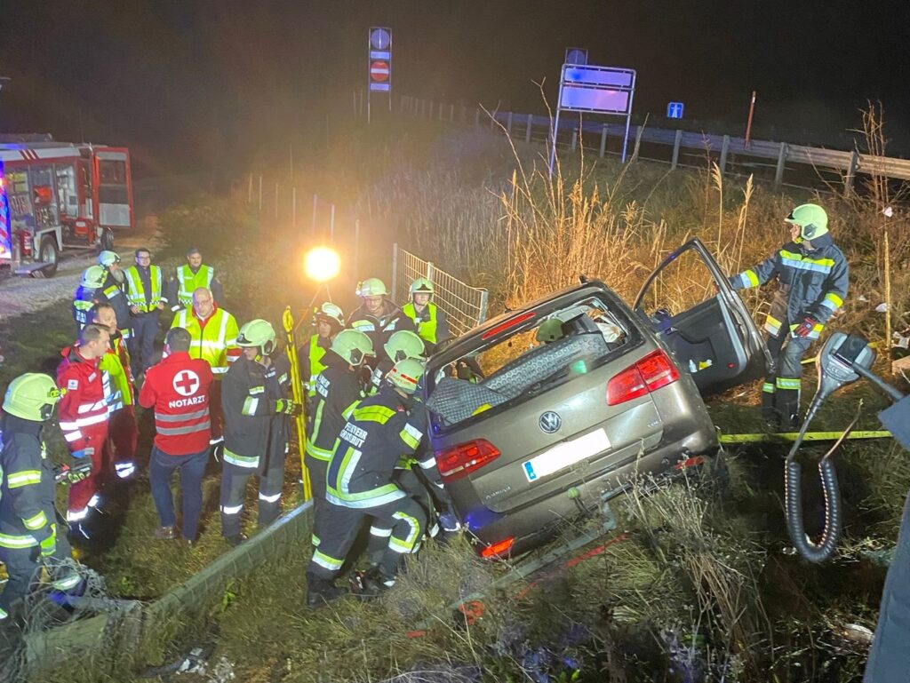 Verkehrsunfall mit Menschenrettung – 2025-12-08
