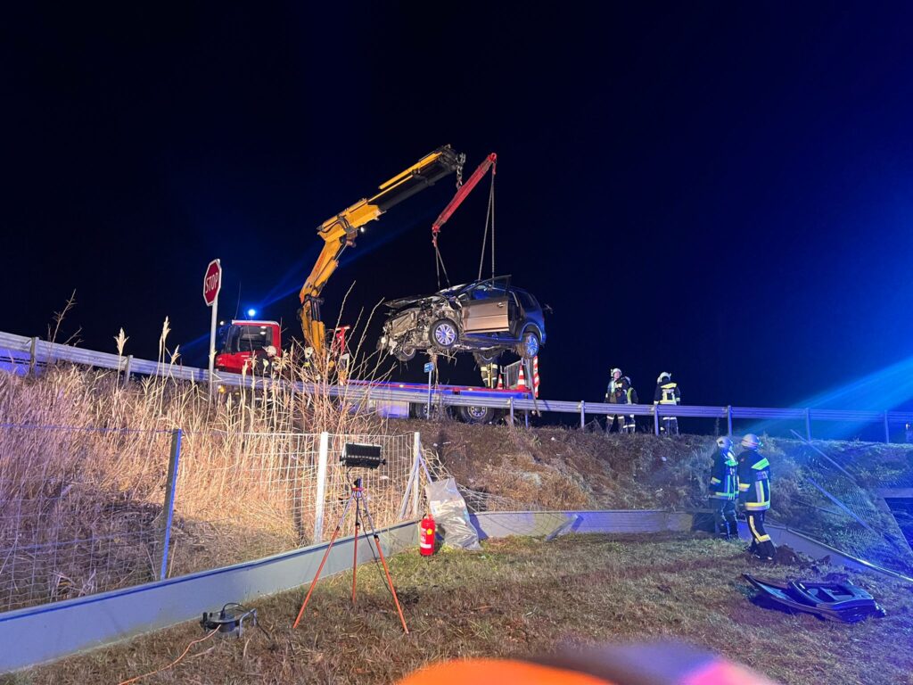 Verkehrsunfall mit Menschenrettung – 2025-12-08