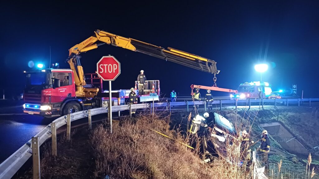 Verkehrsunfall mit Menschenrettung – 2025-12-08