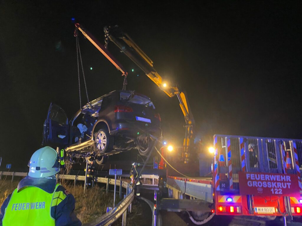 Verkehrsunfall mit Menschenrettung – 2025-12-08
