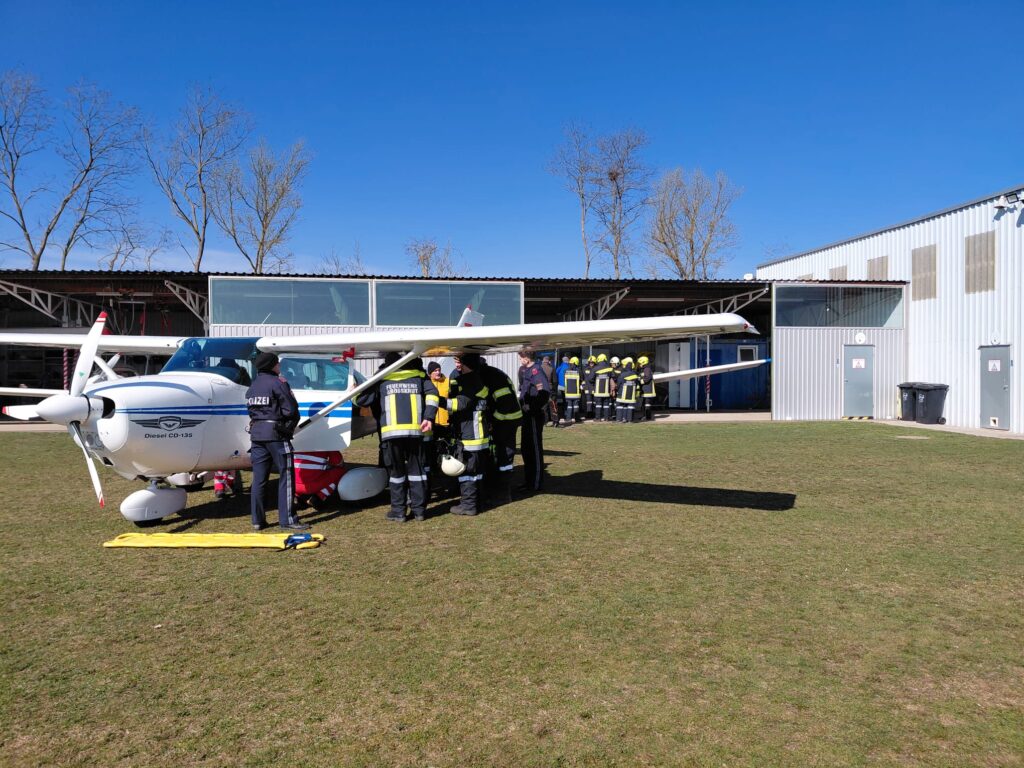 Schulung + Übung am Flugplatz LOAR Altlichtenwarth